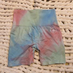 scrunch booty workout shorts